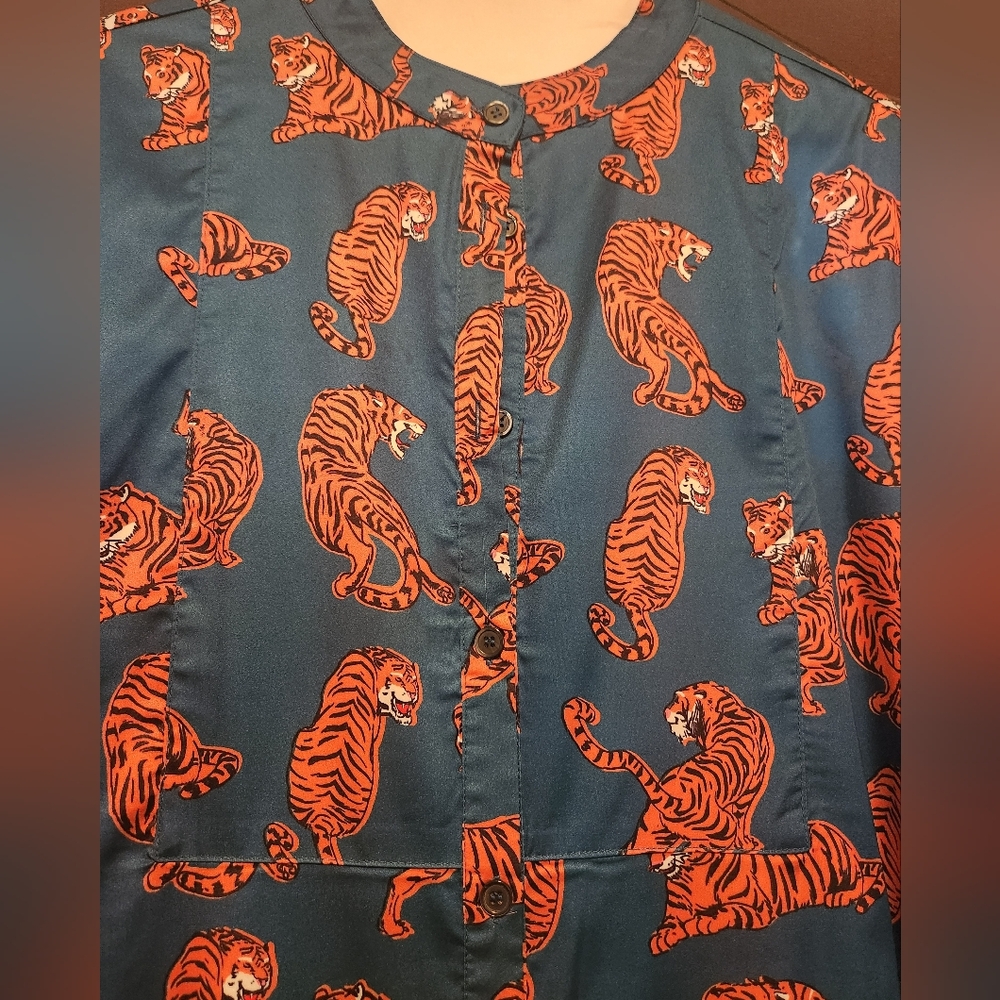 SATIN PANT SET with Tigers - Picture 6 of 6